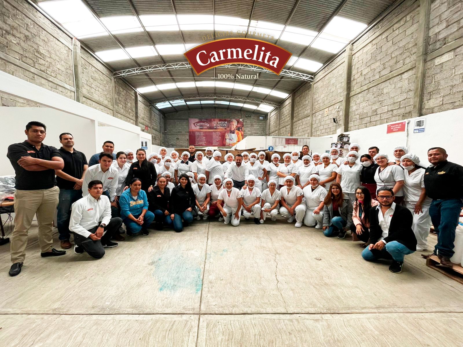 Conoce al talentoso equipo de Rompope Carmelita en 2025. Dedicados a preservar la receta tradicional mientras innovan para llegar a nuevas generaciones con productos gourmet y auténticos.