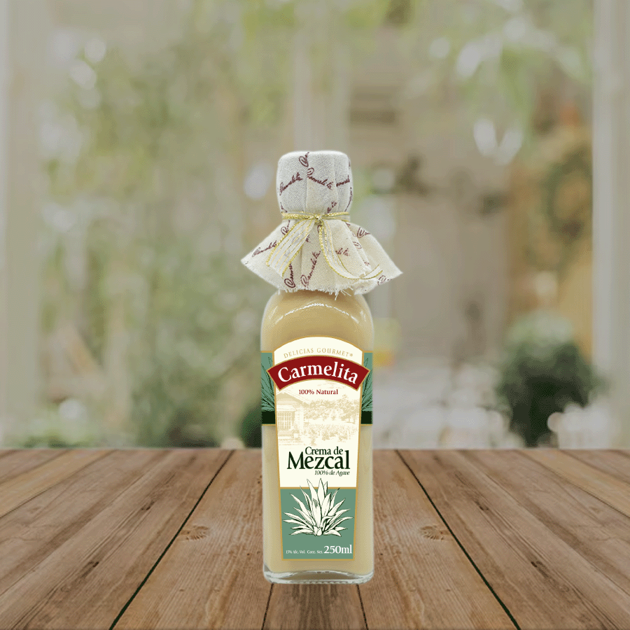Botella de Crema de Mezcal Carmelita 250 ml, bebida artesanal mexicana de sabor suave y cremoso, ideal para regalar o disfrutar fría.